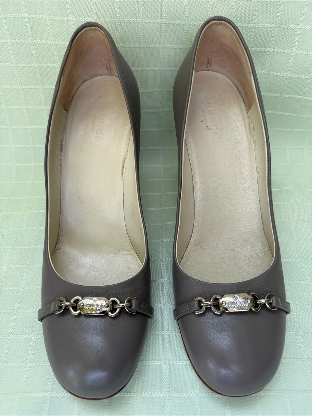 Gucci Gray Leather Horsebit Pumps with Round Toe